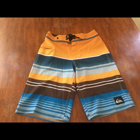 quicksilver boys swim trunks